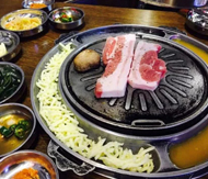韩国人为什么喜欢用生菜叶包着烤肉吃？受我国这个地区的影响很大